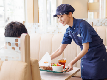 髪色自由！　モスバーガーの店舗スタッフ